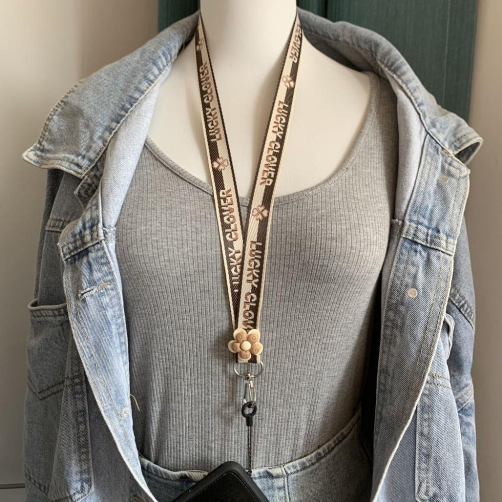 火星兔★背手機 手機斜背 手機長鍊 奶咖米白色 立體花朵 手機殻掛繩 lucky四葉草掛脖繩 手腕繩 水杯繩-細節圖5