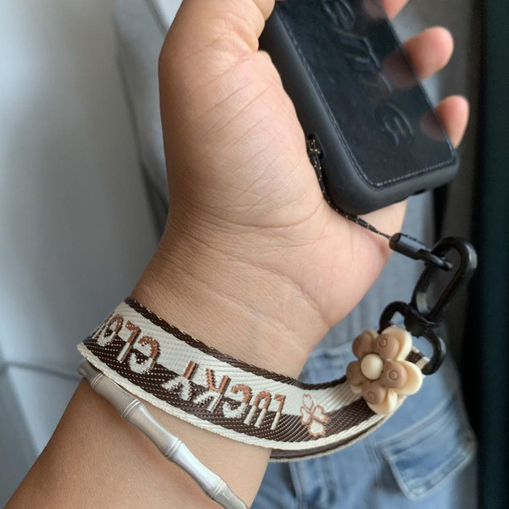 火星兔★背手機 手機斜背 手機長鍊 奶咖米白色 立體花朵 手機殻掛繩 lucky四葉草掛脖繩 手腕繩 水杯繩-細節圖9