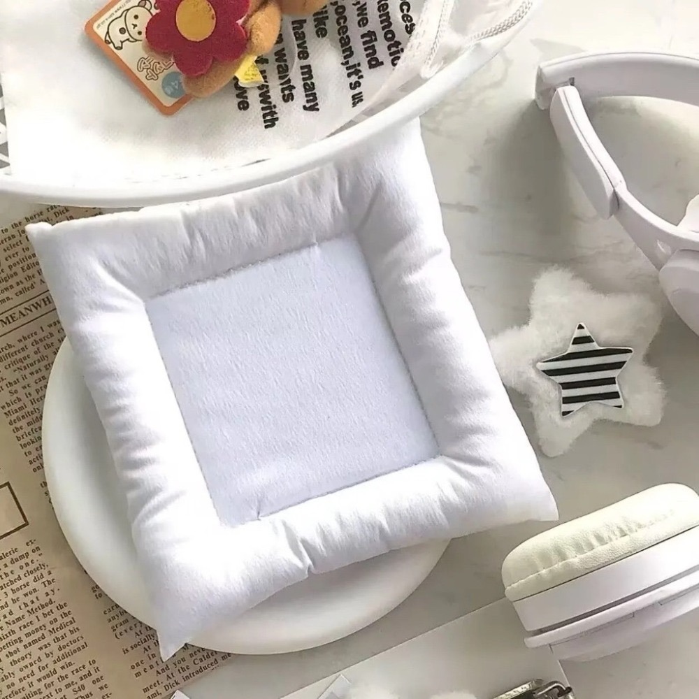 白色杯墊（實體物較扁）