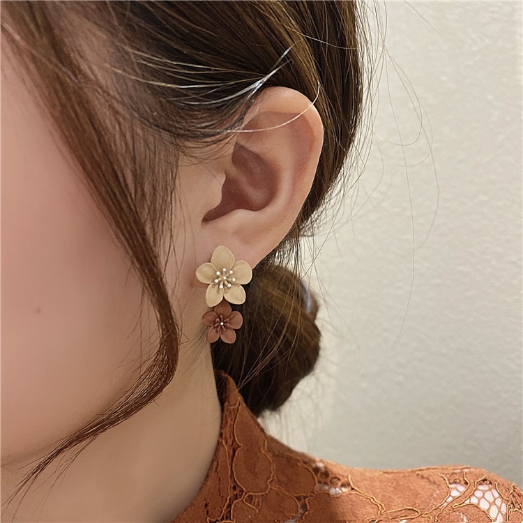 【好.樣.日.子】甜美可愛奶茶色撞色小花耳環  純銀耳針 耳針 耳釘 耳環-細節圖3