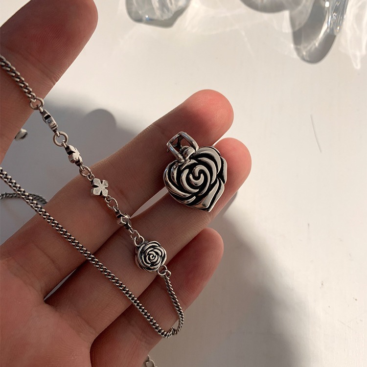 【好.樣.日.子】十字玫瑰愛心項鍊 電鍍銀頸鏈 不易掉色 抗過敏 氣質百搭鎖骨鏈 情人節送禮首選-細節圖2