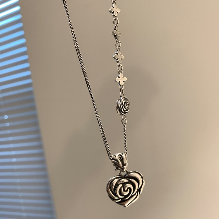 【好.樣.日.子】十字玫瑰愛心項鍊 電鍍銀頸鏈 不易掉色 抗過敏 氣質百搭鎖骨鏈 情人節送禮首選-細節圖3