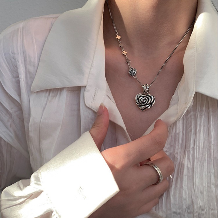 【好.樣.日.子】十字玫瑰愛心項鍊 電鍍銀頸鏈 不易掉色 抗過敏 氣質百搭鎖骨鏈 情人節送禮首選-細節圖5
