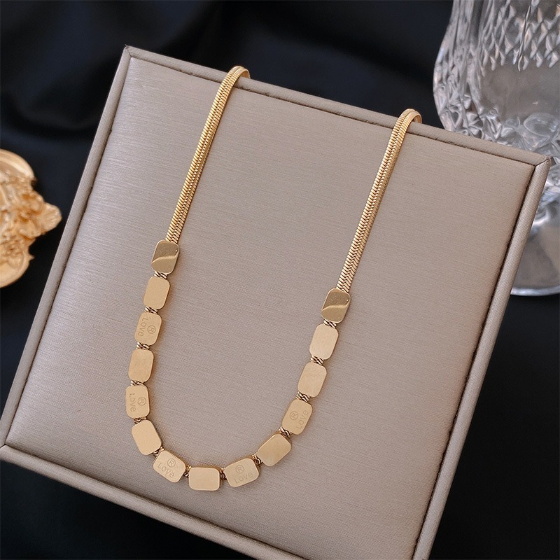 【好.樣.日.子】韓系簡約方塊蛇骨鍊 LOVE設計款頸鏈 垂墜感項鍊 女生鎖骨鍊 中性頸鍊 百搭鈦鋼鍊 項鍊推薦-細節圖3