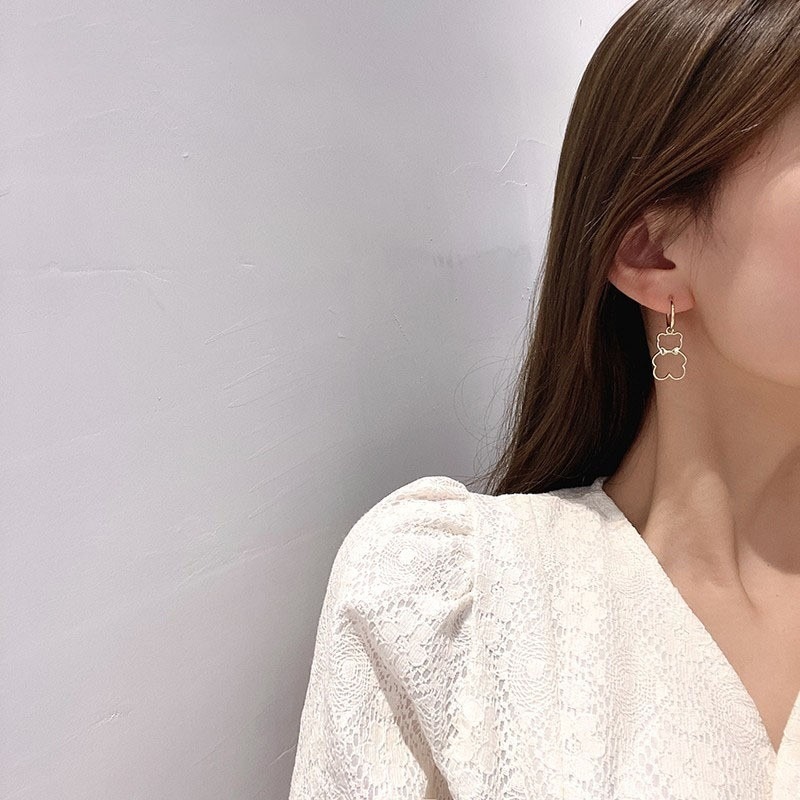 【好.樣.日.子】韓版法式鏤空小熊耳環 可愛氣質耳勾設計 不易過敏 女生耳飾推薦-細節圖5