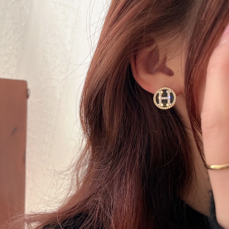 【好.樣.日.子】法式小香風H字母水鑽耳環 S925純銀耳針 圓圈耳環 耳飾 耳釘 氣質百搭款-細節圖5
