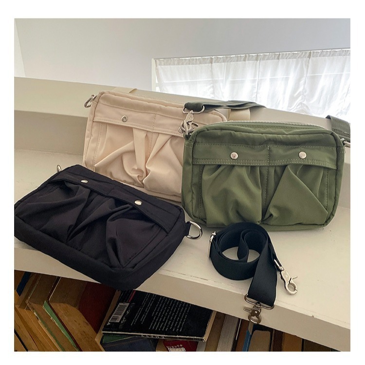 【好.樣.日.子】輕量防潑水尼龍斜背包 百搭男女側背小包 單肩郵差包 休閒肩背包 隨身收納斜背包 出遊通勤必備-細節圖2