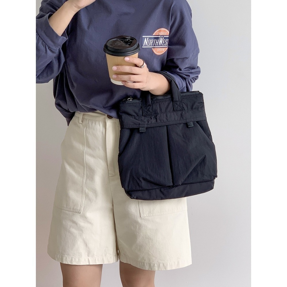 【好.樣.日.子】輕量防潑水尼龍斜背包 多功能手提托特包 單肩側背郵差包 男女通用 休閒時尚大容 雙口袋側背包 單肩包-細節圖2