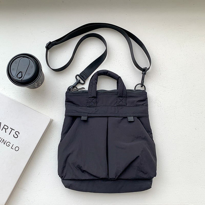 【好.樣.日.子】輕量防潑水尼龍斜背包 多功能手提托特包 單肩側背郵差包 男女通用 休閒時尚大容 雙口袋側背包 單肩包-細節圖6