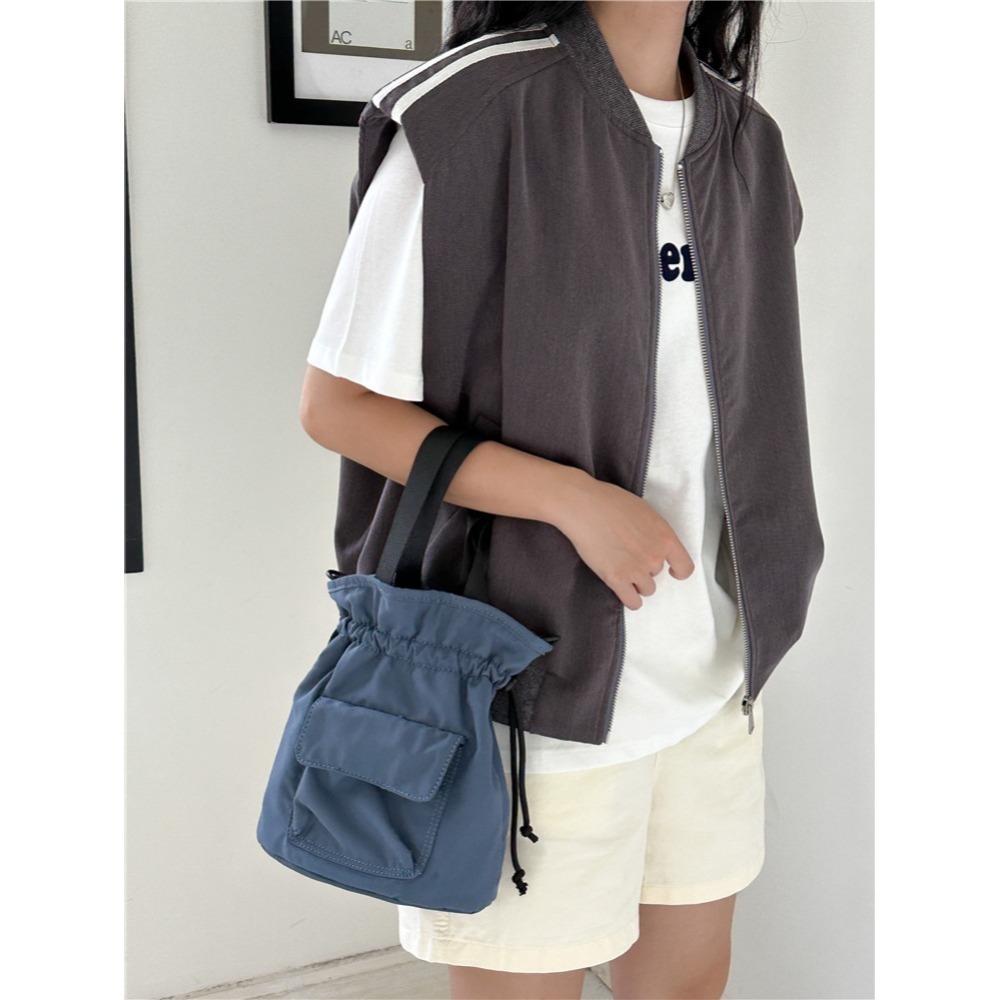 【好.樣.日.子】抽繩皺摺尼龍斜背托特包 水桶包 單肩包 肩背包 輕便防潑水小包 休閒百搭斜背包 尼龍包 女生包包推薦-細節圖5