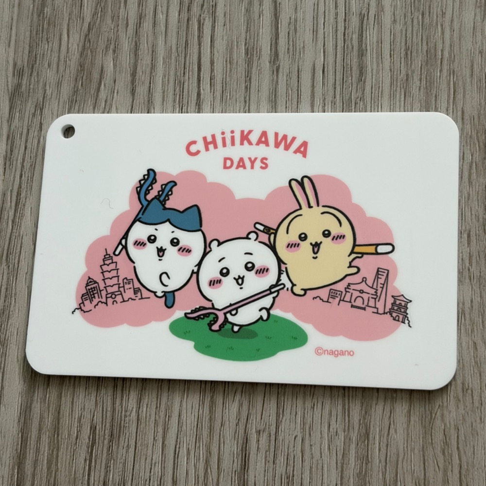 台灣限定🇹🇼吉伊卡哇 小桃 2026華山台北特展 夜市特展 入場特典 小桃 角色名牌吊飾 證件卡 壓克力卡 小卡-細節圖2