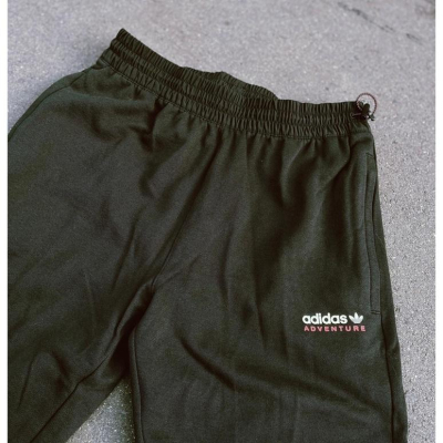 《現貨商品》Adidas originals ADVENTURE三葉草 棉長褲 縮口褲 HF4771