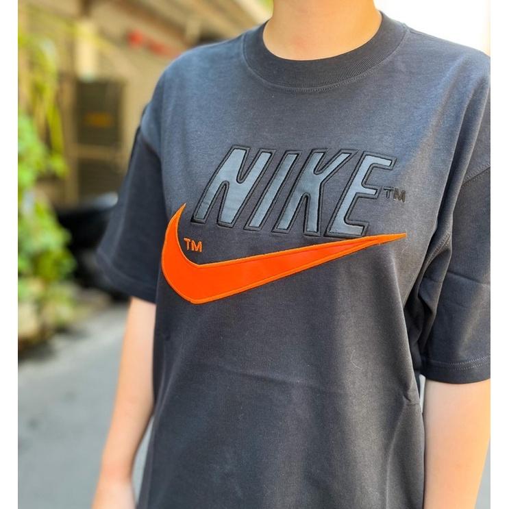 《現貨商品》NIKE 貼布 橘色大勾 厚磅 落肩 短tee-細節圖2