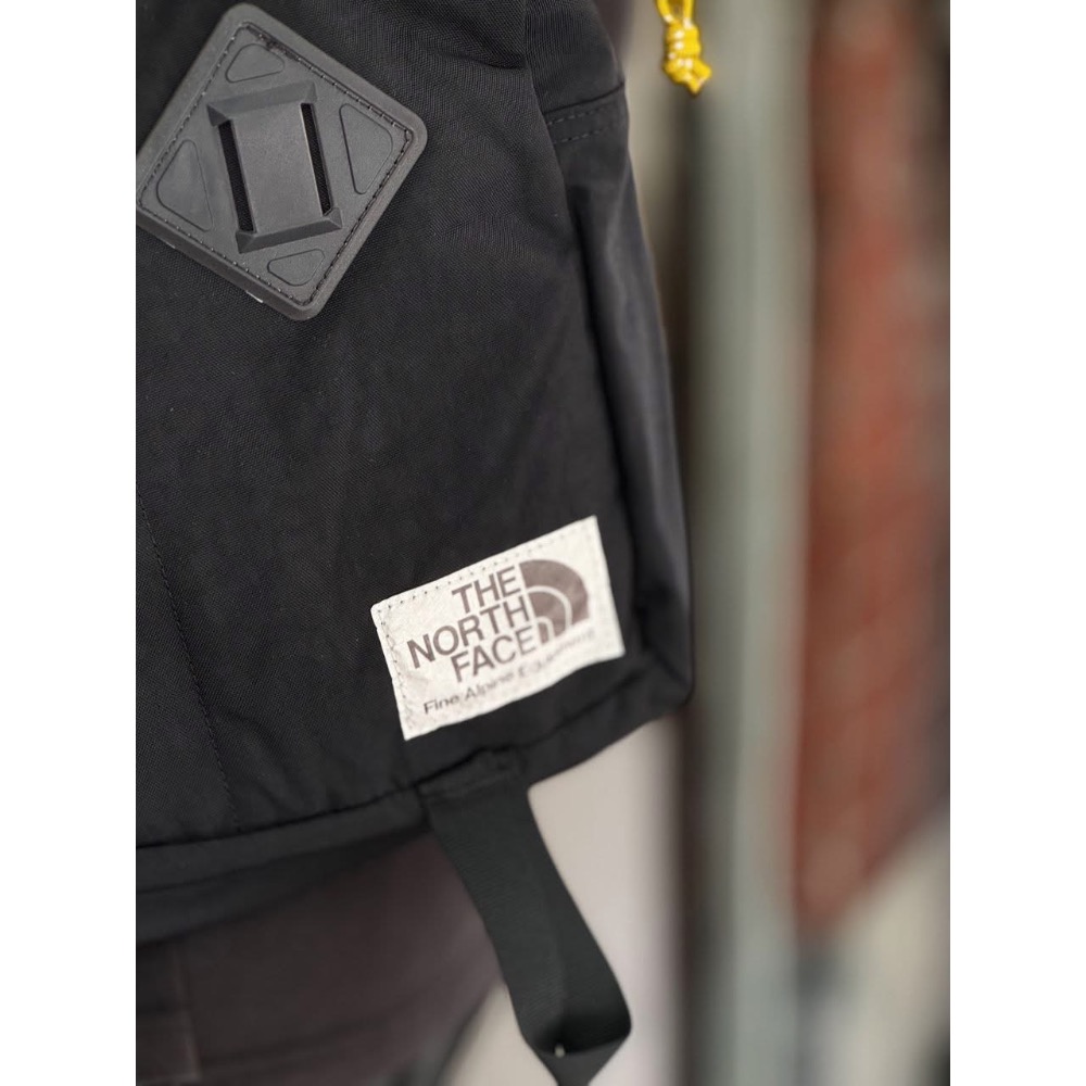The north face berkeley 側背包-細節圖3