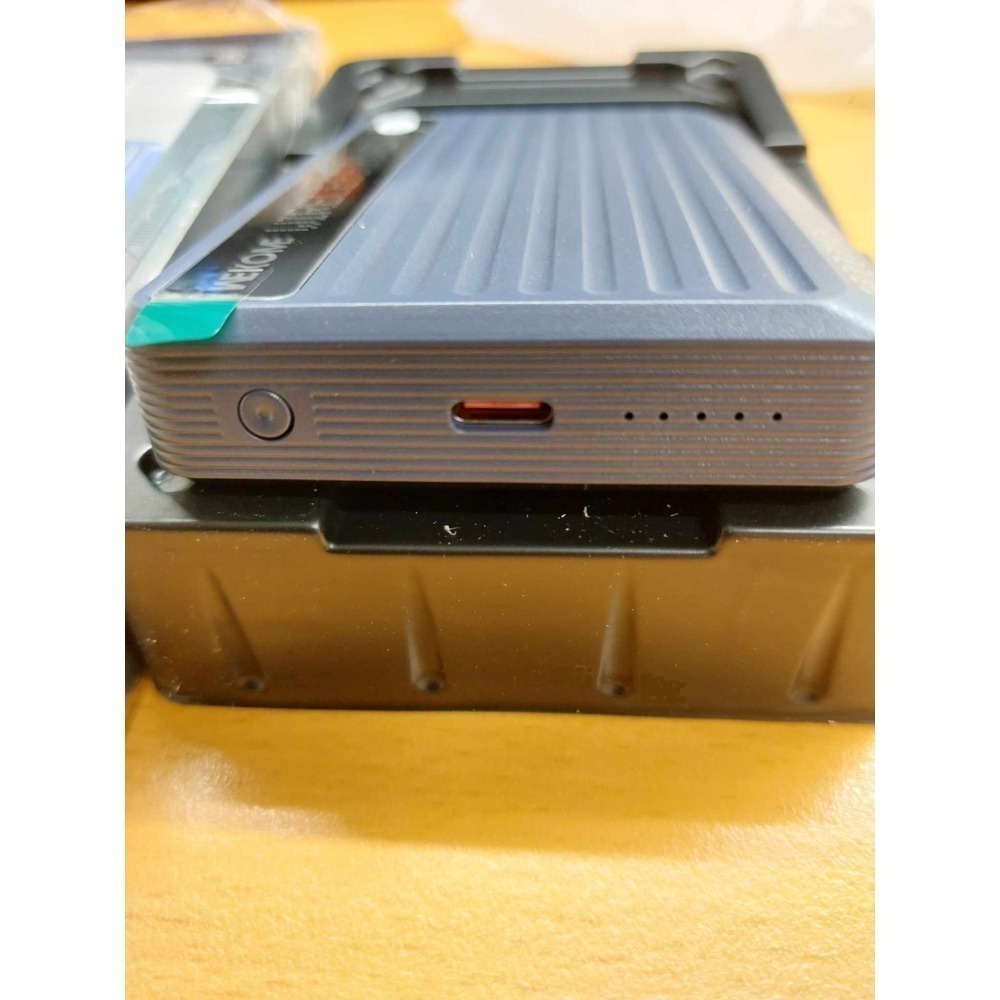 WEKOME 刀鋒三代 超薄 磁吸 10000毫安 15W 無線 行動電源  38.5WH 可上飛機-細節圖2
