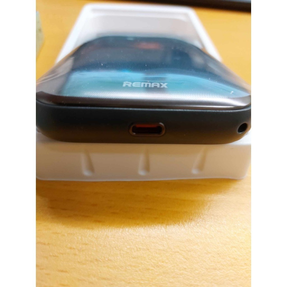 REMAX 磁吸15W 無線充電 雙向快充 PD30W 數顯 10000mAh 超薄  38.5WH 可上飛機 行動電源-細節圖3