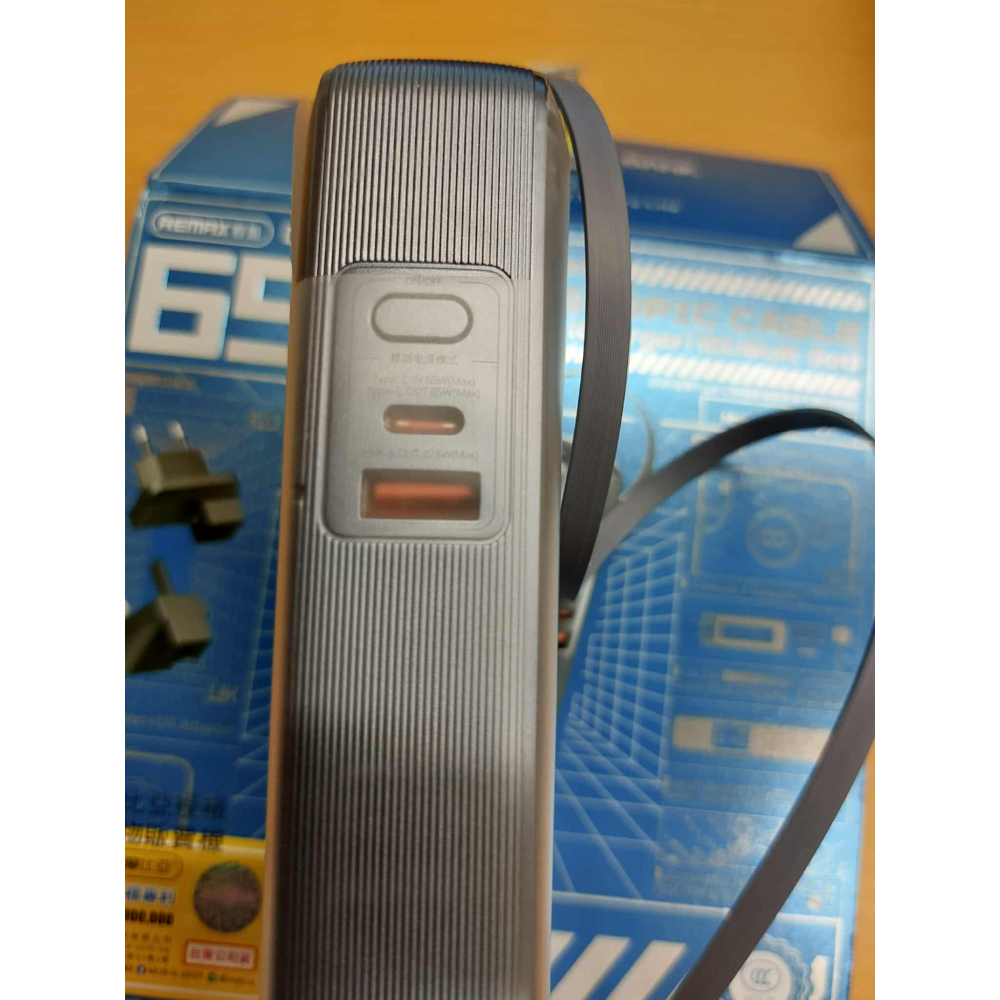 REMAX 睿量 PD 65W 自備Type-C伸縮線 牆插20000mAh 數顯 可上飛機 充筆電 行動電源 歐美規組-細節圖3