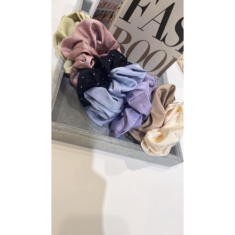 [Y.S ONI] 現貨 🇰🇷東大門手工鑲鑽緞面大腸圈-細節圖2