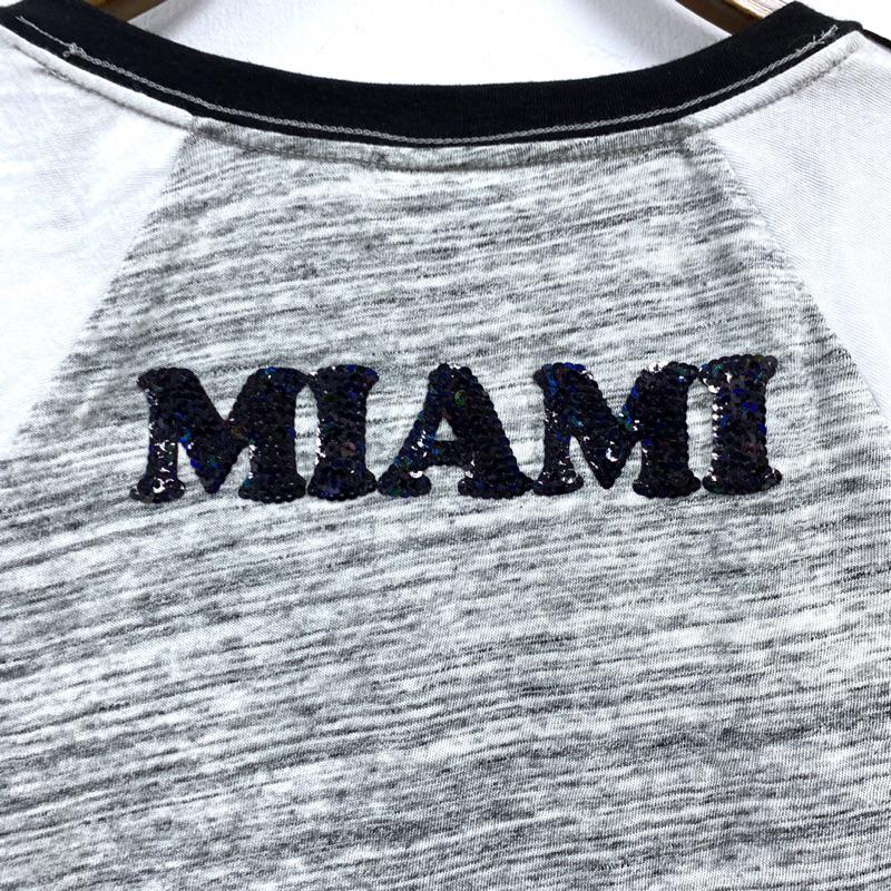 女-PINK斜肩亮片棉質T恤-細節圖5