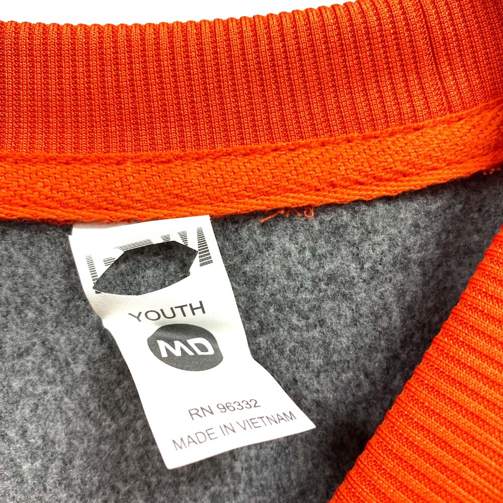 女-T.T 斜肩磨毛圓領大學 T-細節圖3