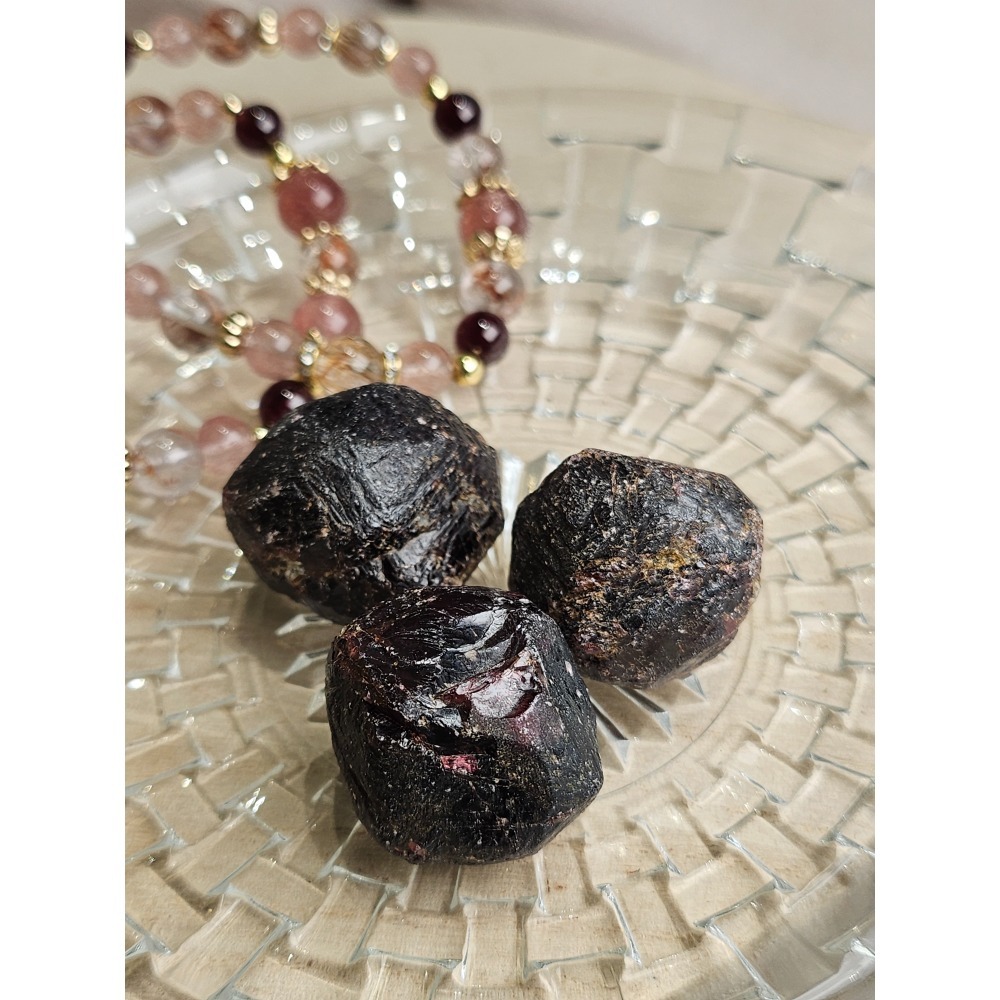 小行星23號夥伴-石榴石原礦｜水晶原礦-細節圖2