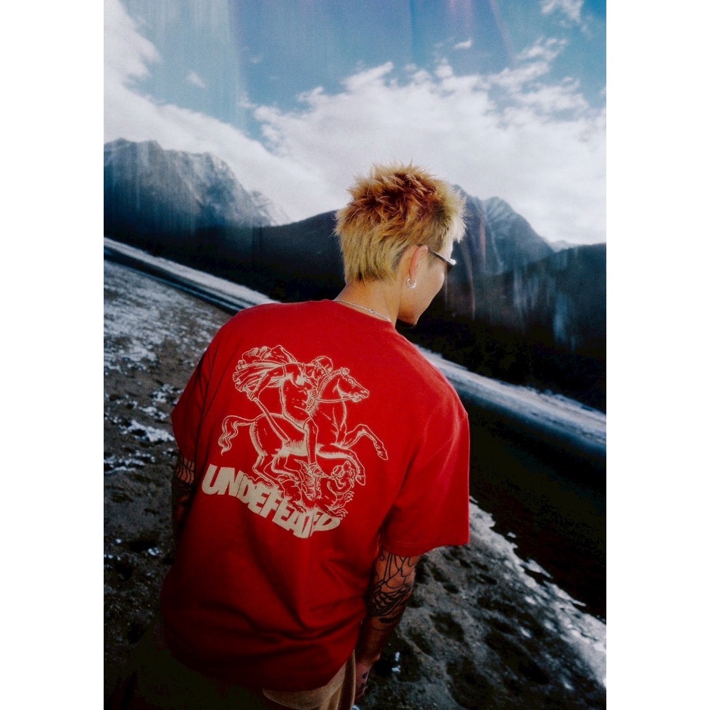 Undefeated五道槓馬年騎士短袖-細節圖4