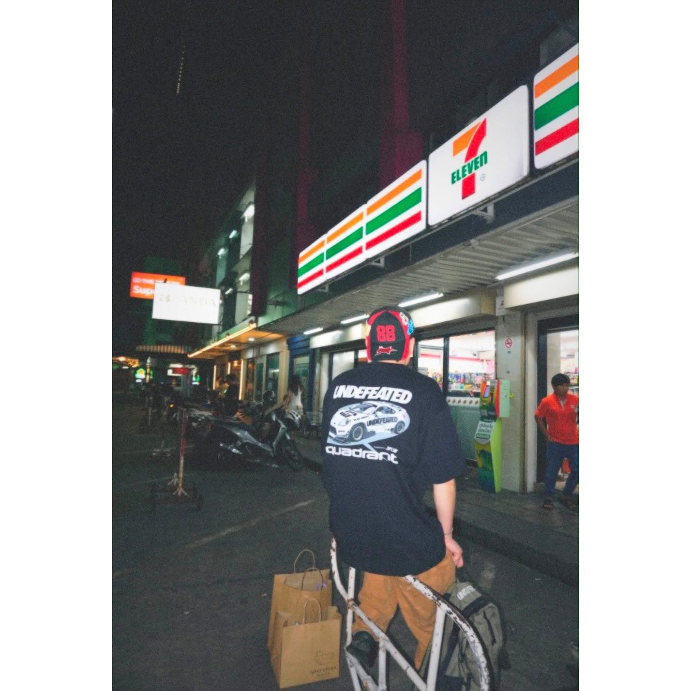 Undefeated X QUADRANT五道槓賽車系列短袖-細節圖4