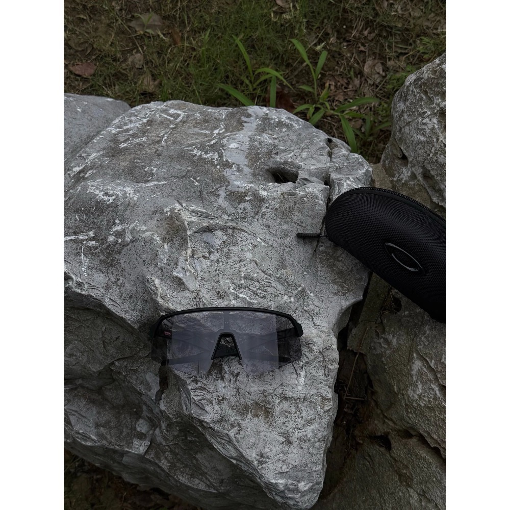 Oakley矩形太陽眼鏡9465#防紫外線塑料鏡片休閒款式，騎行季到了，騎行眼鏡怎麼選？OAKLEY騎行眼鏡新手閉眼入，-細節圖2