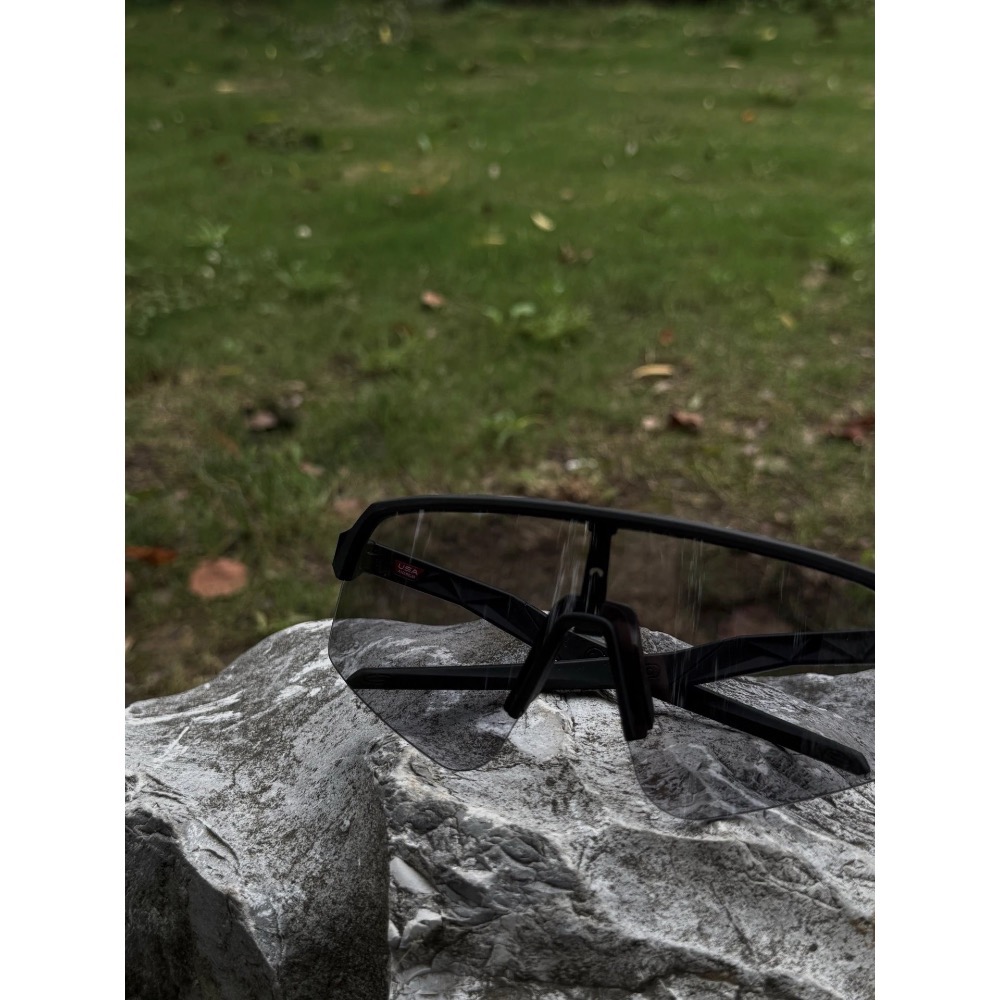 Oakley矩形太陽眼鏡9465#防紫外線塑料鏡片休閒款式，騎行季到了，騎行眼鏡怎麼選？OAKLEY騎行眼鏡新手閉眼入，-細節圖3