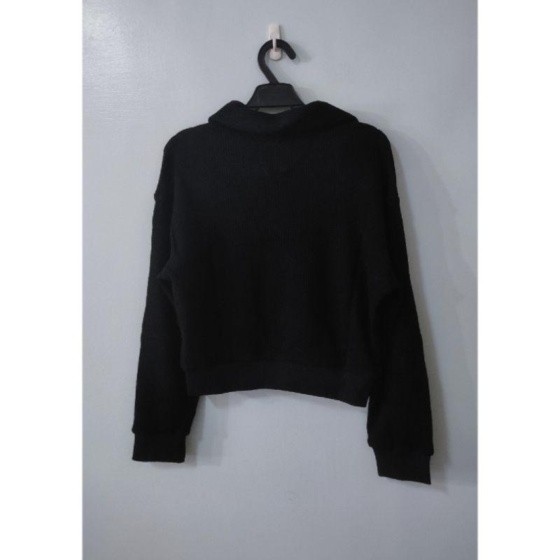 ziziFei黑色polo領玫瑰花刺繡衛衣-細節圖3