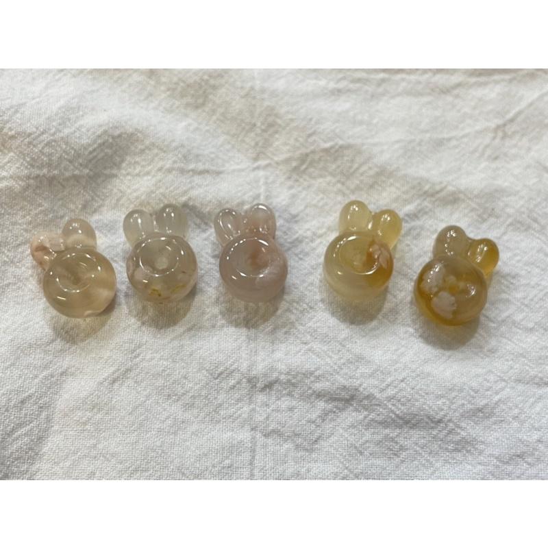 遇見～櫻花瑪瑙 櫻花瑪瑙通孔配件 平安扣 櫻花吊墜 小白兔 兔子 小兔 配線 綁繩 diy 串珠-細節圖2