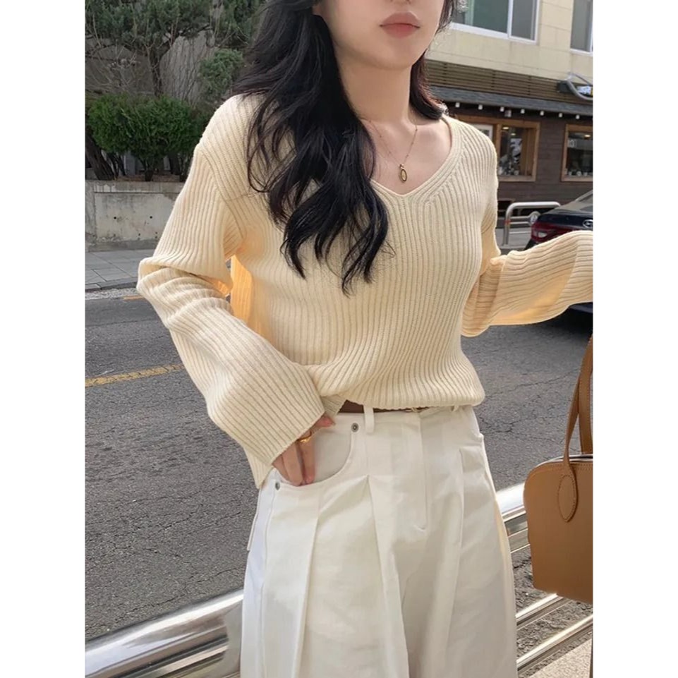 【全新】🇰🇷 Novene Official 251005 經典坑條大V領毛衣-細節圖2