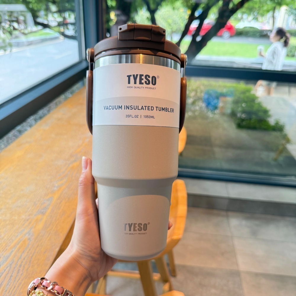 TYESO提手吸管保溫杯 600/750/900/1050/1200ml雙飲式冰霸杯 防漏手提咖啡杯 保溫保冷隨行車載杯-規格圖9