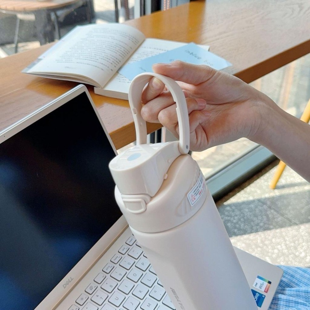 免運 SITARAYURI翻蓋提手運動水壺580ml/800ml 304不鏽鋼手提保溫杯按壓彈蓋隨行環保咖啡杯車載保溫杯-細節圖3