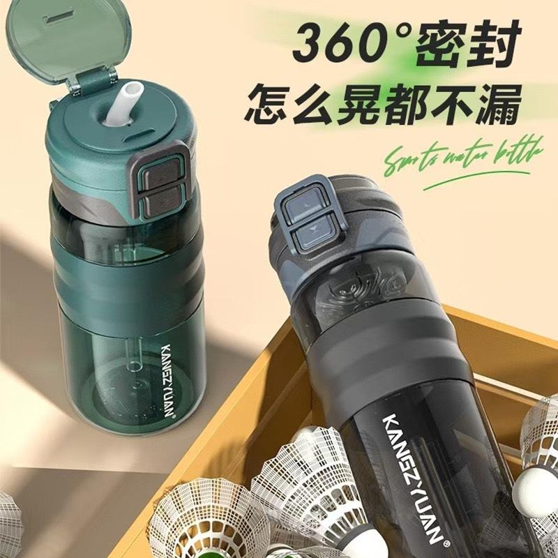 KANGZYUAN運動水壺 TRITAN材質吸管隨行杯 一鍵彈蓋安全鎖防漏健身水杯 矽膠套防滑防燙運動水壺 提繩便攜水壺-細節圖4