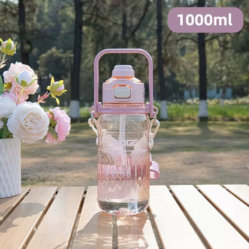 道奇路途風光雙飲運動水壺1000ml TRITAN耐溫手提揹帶吸管水壺按鍵彈蓋雙飲式防漏 可調節提帶隱藏手提多功能運動壺-規格圖9