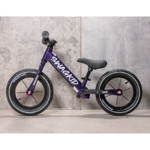 比賽級SWAGKID S4鋁合金車架星鑽烤漆12吋兒童滑步車兒童划步車滑行踏板橡膠充氣胎pushbike紫色粉色灰色金色-細節圖4