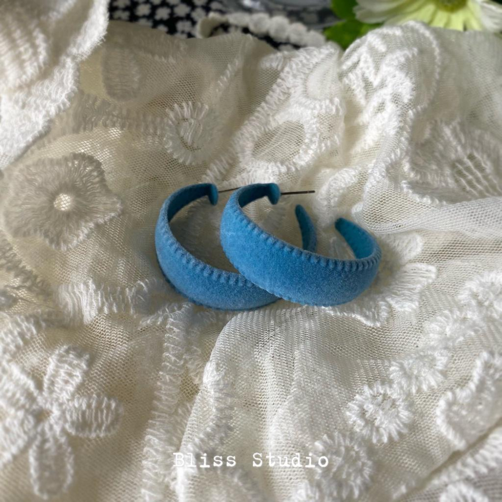 Bliss韓系平價飾品 S925銀針耳環 精緻簡約 氣質 秋冬 湖水藍 酒紅毛絨C字圈 百搭-細節圖3