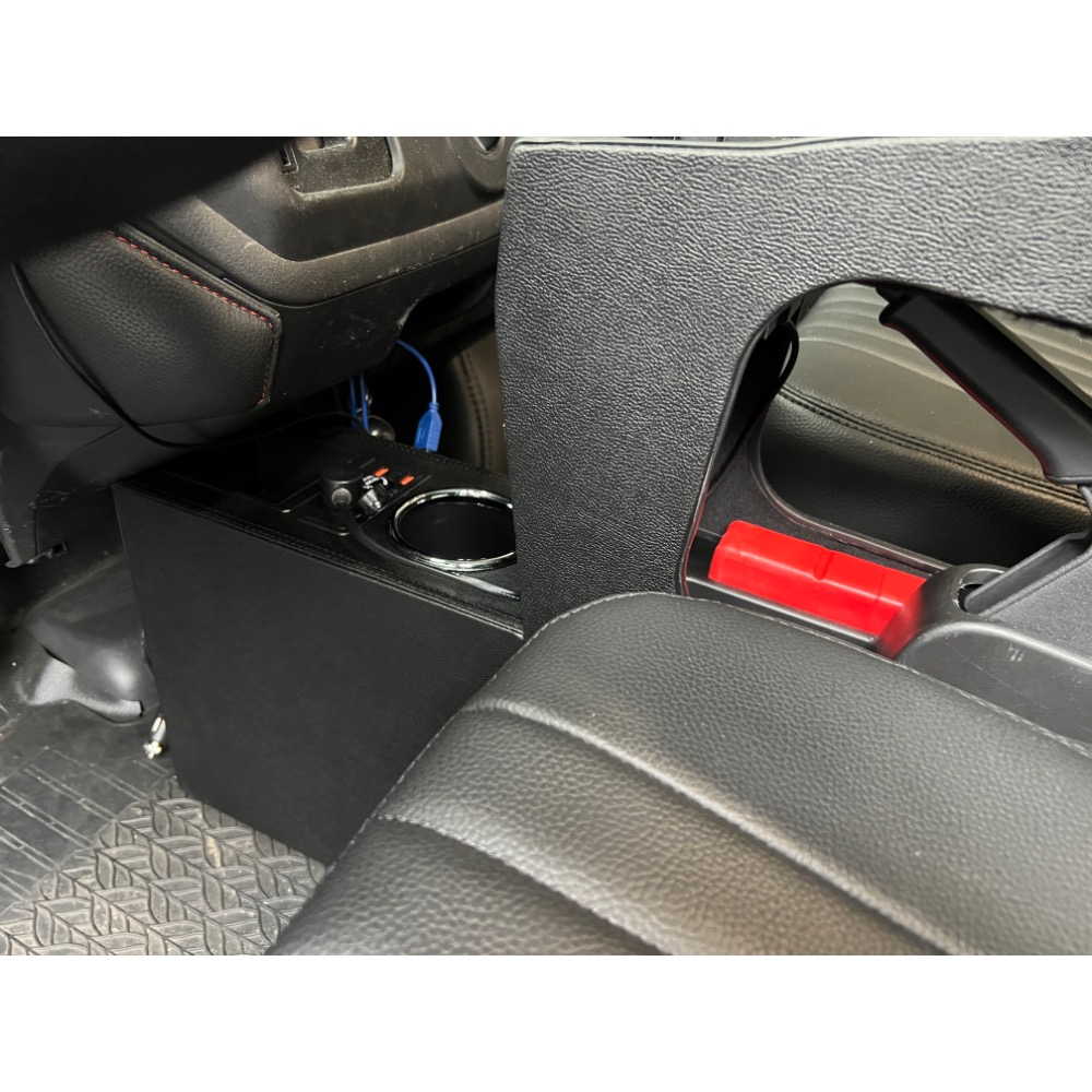 Town ace 扶手置物箱 貨車 箱車皆可使用 車用快充 扶手箱 廂型車 Toyota 豐田 中央扶手-細節圖3