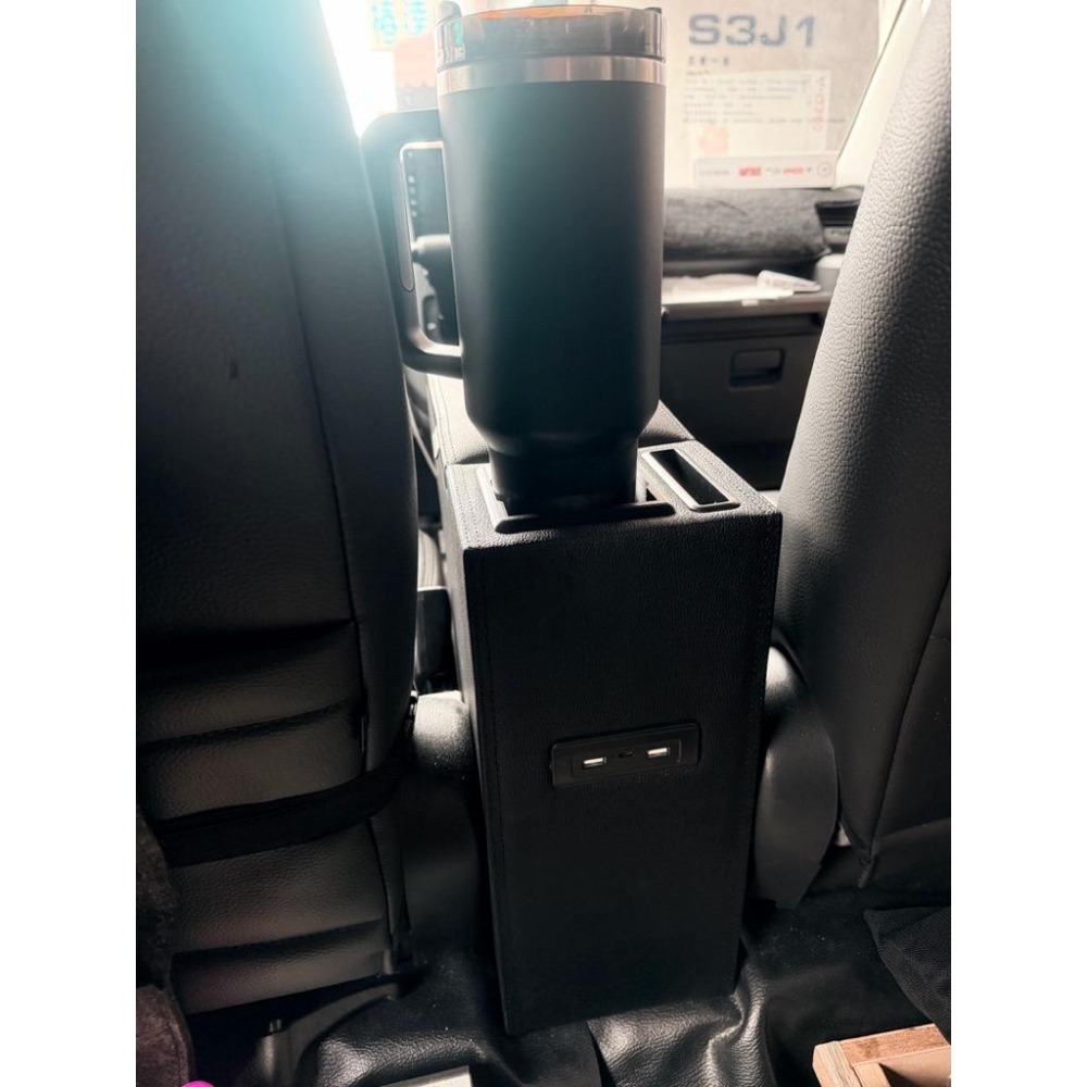 Town ace 短版扶手置物箱 貨車 箱車皆可使用 車用快充 扶手箱 廂型車 Toyota 豐田 中央扶手-細節圖2