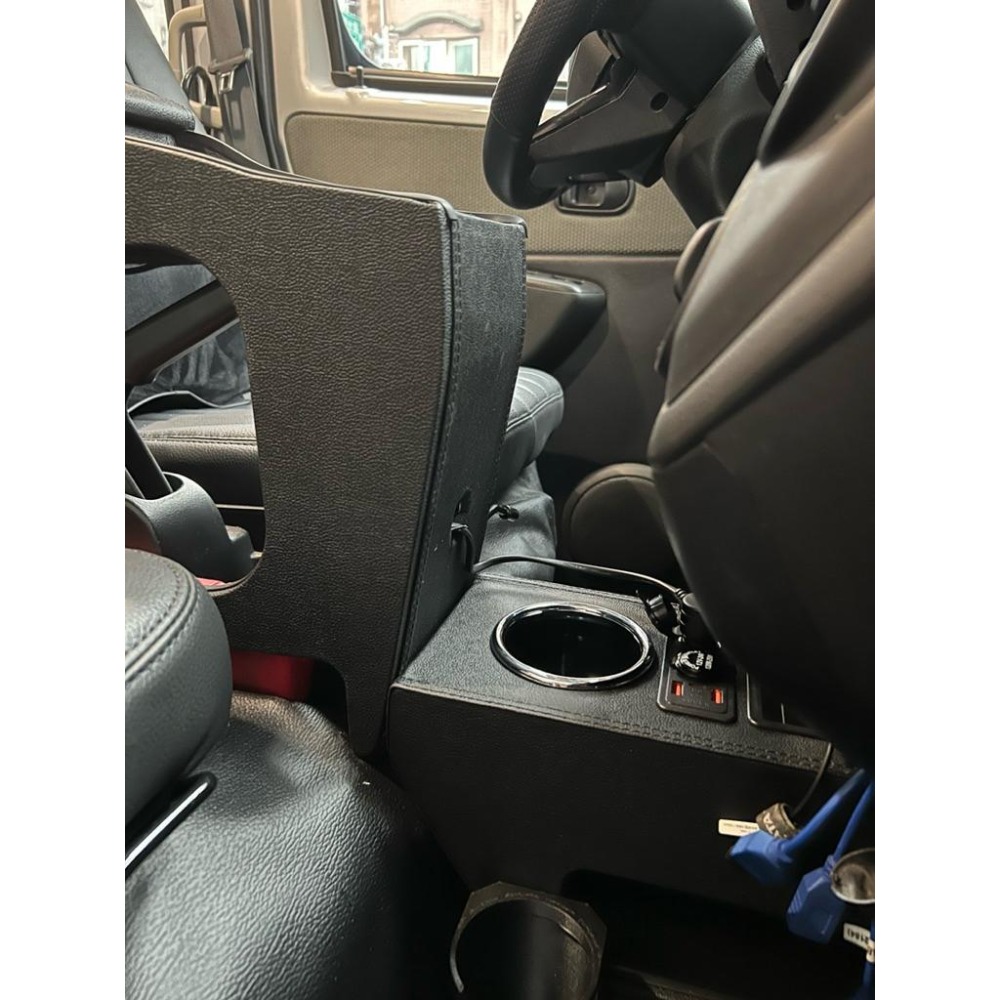 Town ace 短版扶手置物箱 貨車 箱車皆可使用 車用快充 扶手箱 廂型車 Toyota 豐田 中央扶手-細節圖8