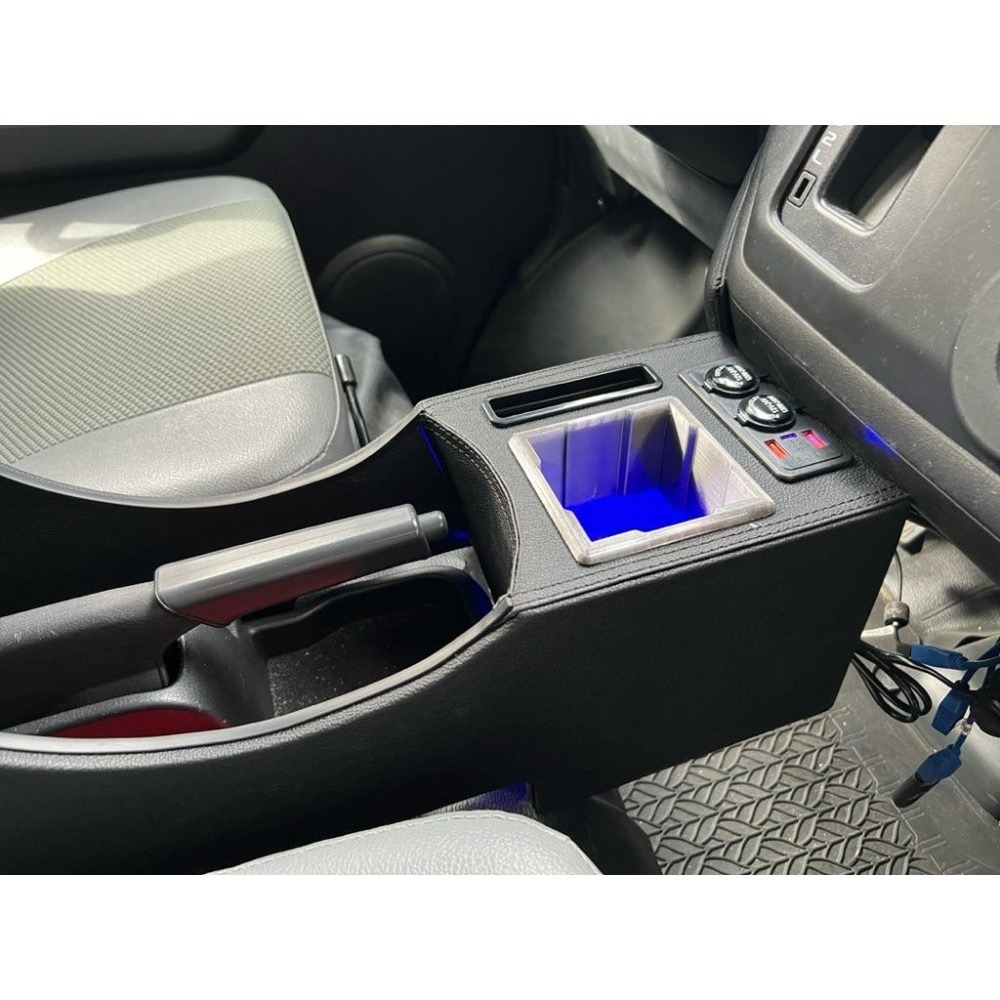 全新town ace箱車 專用手扶箱 很穩 完美尺寸 最新改版 支援後座充電孔 有氣氛燈-細節圖7