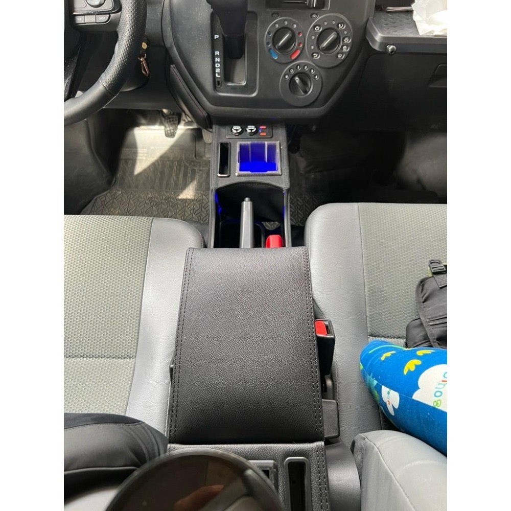 全新town ace箱車 專用手扶箱 很穩 完美尺寸 最新改版 支援後座充電孔 有氣氛燈-細節圖9