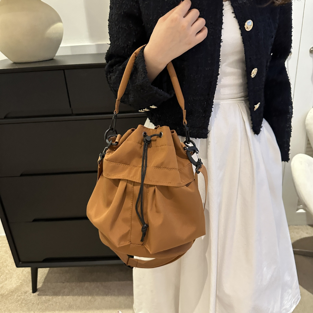 預購款 C116/ 時尚休閒大容量牛津布手提抽繩單肩斜挎水桶包包-細節圖7