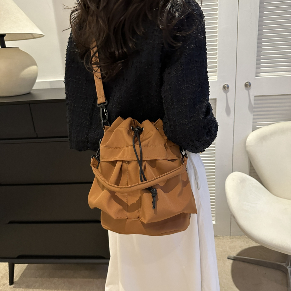 預購款 C116/ 時尚休閒大容量牛津布手提抽繩單肩斜挎水桶包包-細節圖8