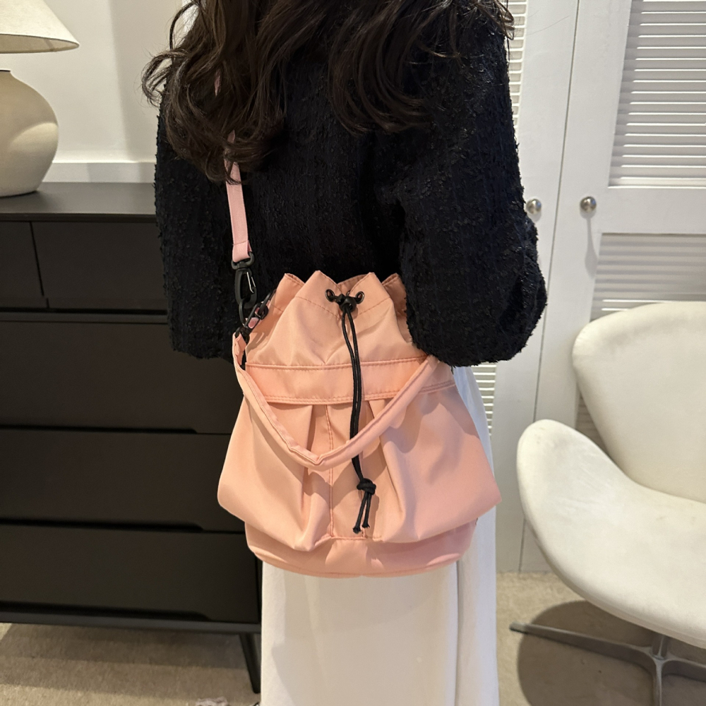 預購款 C116/ 時尚休閒大容量牛津布手提抽繩單肩斜挎水桶包包-細節圖9