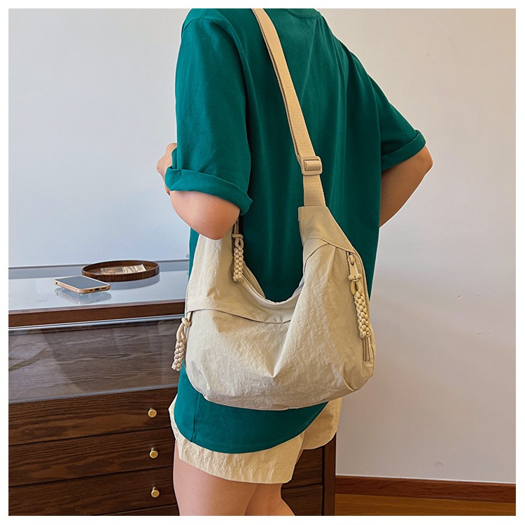 預購款 C117/ 新款百搭單肩包旅行斜背包水洗皺尼龍復古休閒輕便餃子包-細節圖9