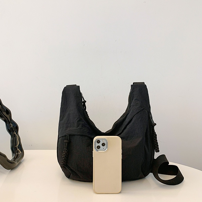 預購款 C117/ 新款百搭單肩包旅行斜背包水洗皺尼龍復古休閒輕便餃子包-規格圖11