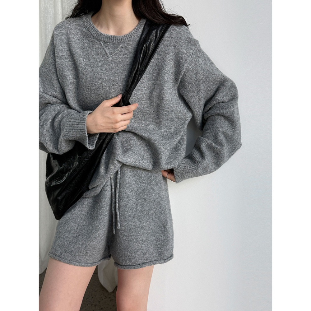 預購款C131 / 鹿西韓系軟糯羊毛針織上衣+短褲寬鬆兩件套-細節圖3