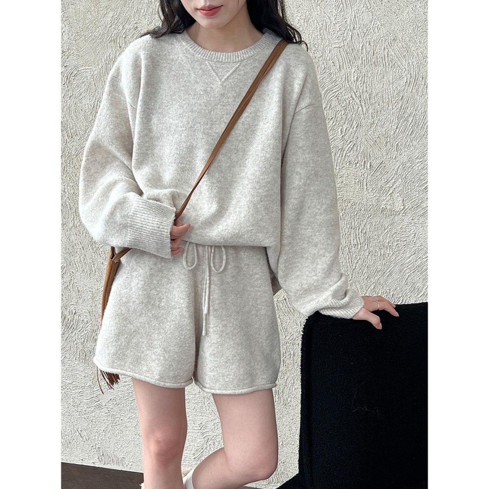 預購款C131 / 鹿西韓系軟糯羊毛針織上衣+短褲寬鬆兩件套-細節圖4